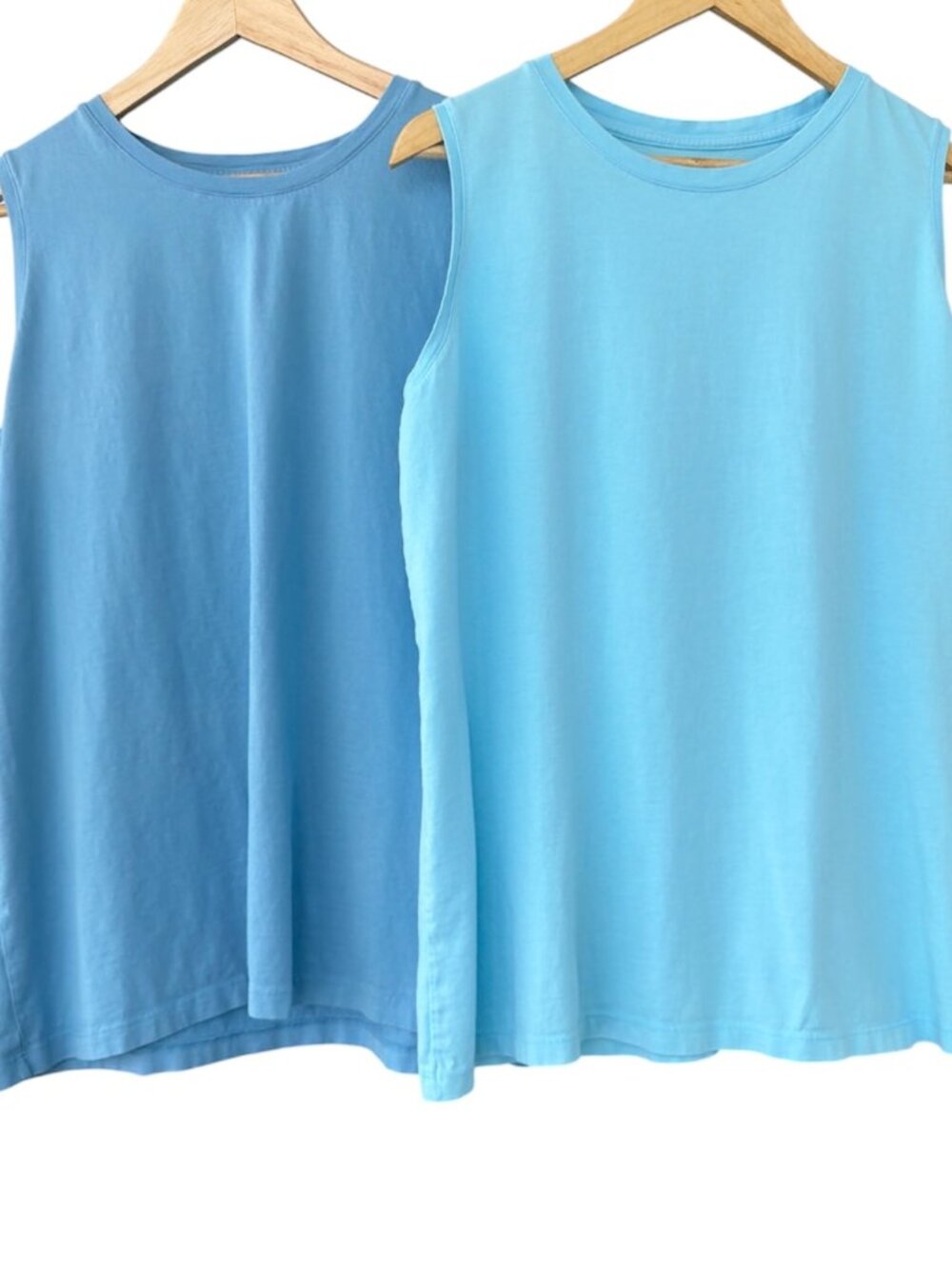 Two Lands' End Tank Tops Women's Size Large Sleeveless Blue 100% Cotton